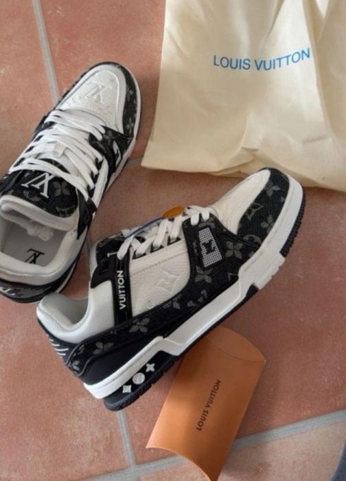 Нови обувки Louis Vuitton