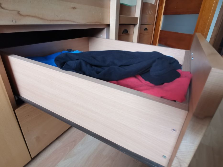 Vând pat copii suprapus lemn masiv