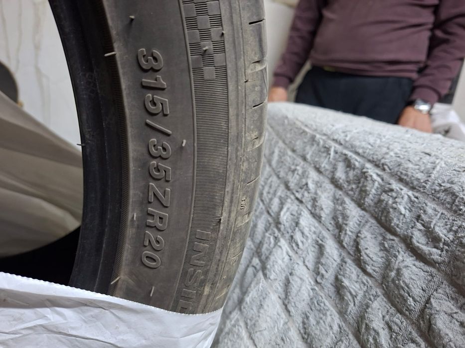 Продам комплект резины на X5