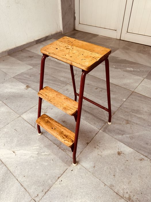 Сгъваема винтидж табуретка / стъпало – метал и масивно дърво