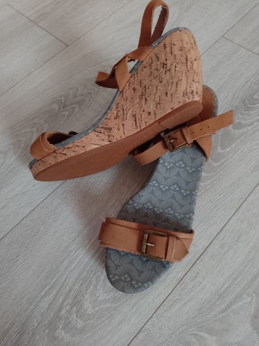 Sandale de piele întoarsă