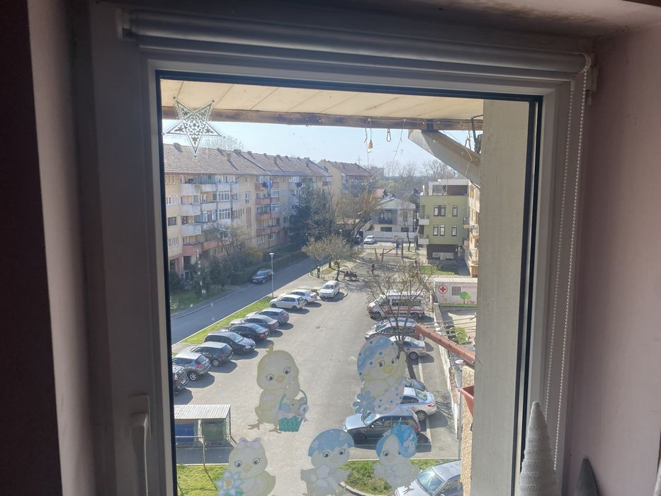 Se vinde un apartament cu 3 camere, central și cu “cămară” mare
