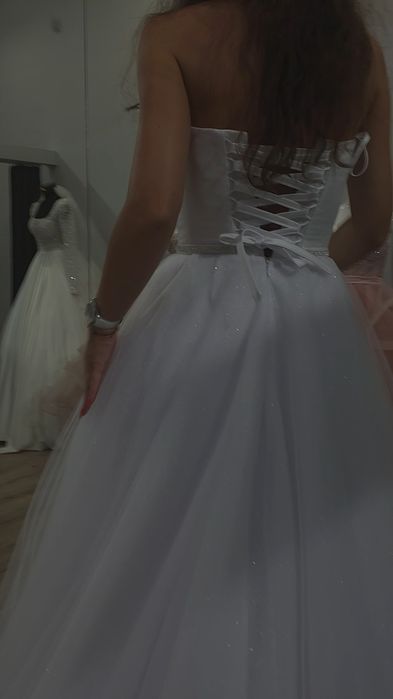 Бяла булчинска рокля