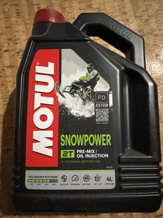 Масло для снегохода.