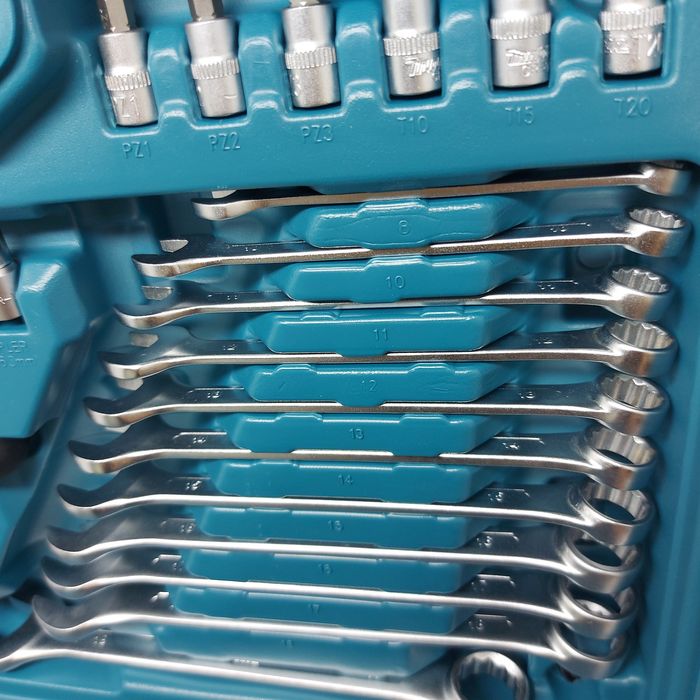 ПРОМОЦИЯ.Нов комплект инструменти Makita E-10883  221 части