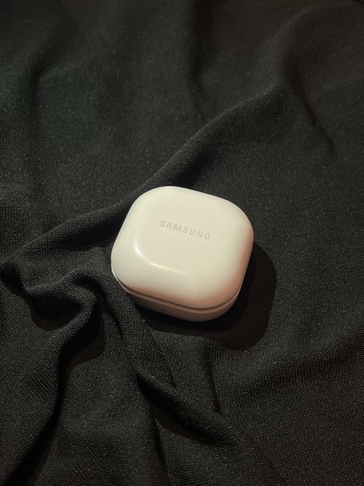 Galaxy Buds 2 в чёрном цвете