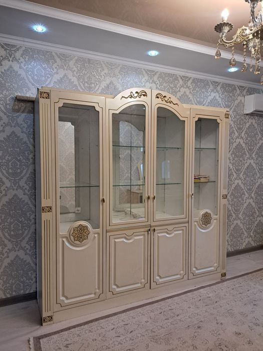Продается шкаф буфет(витрина)