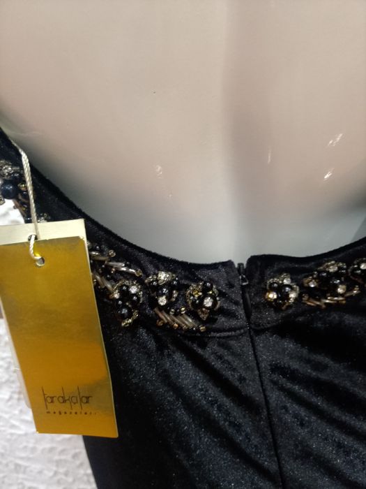 Рокля . Един път използва