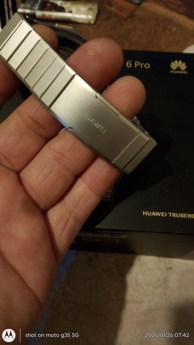 Продавам часовник HUAWEI нов