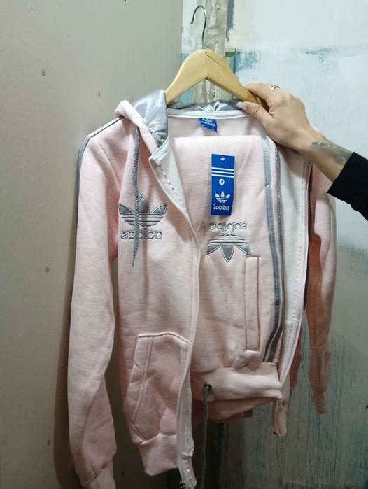 Vând trening adidas