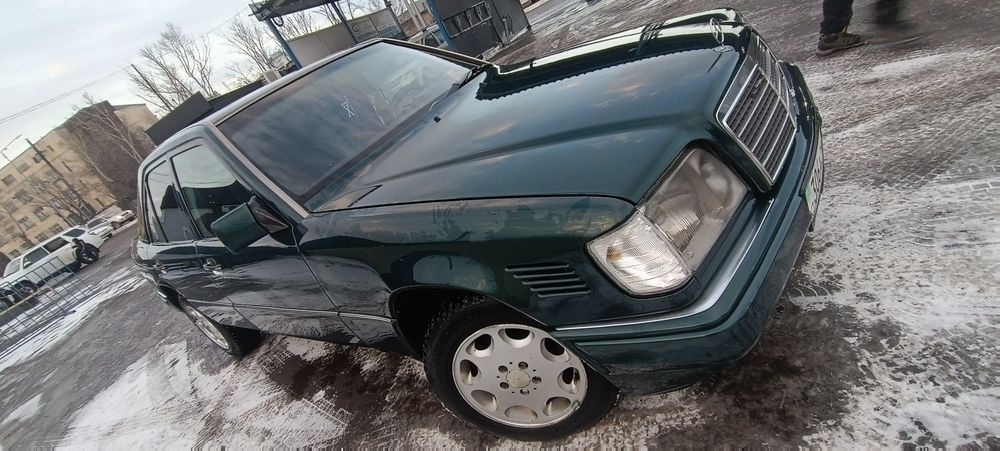 Продам живого мерса 124