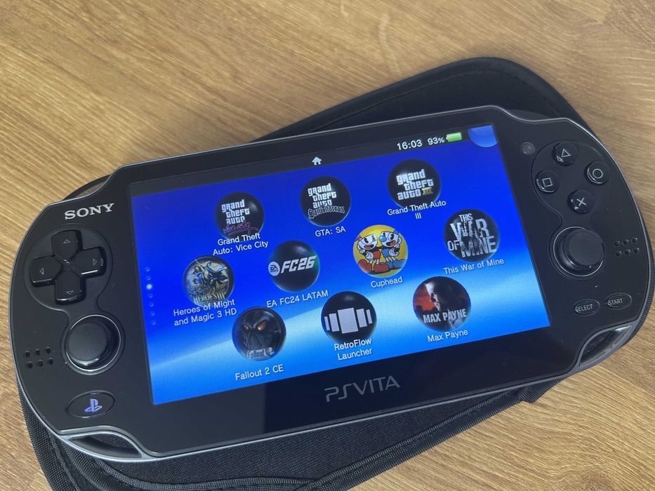 PS Vita OLED Toukiden Limited — stare de NOU, ecran protejat, 128GB