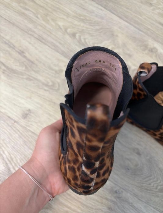 Pretty Ballerinas ghete scurte animal print, piele naturală, aspect par animal, marimea 36 fabricate in Spania