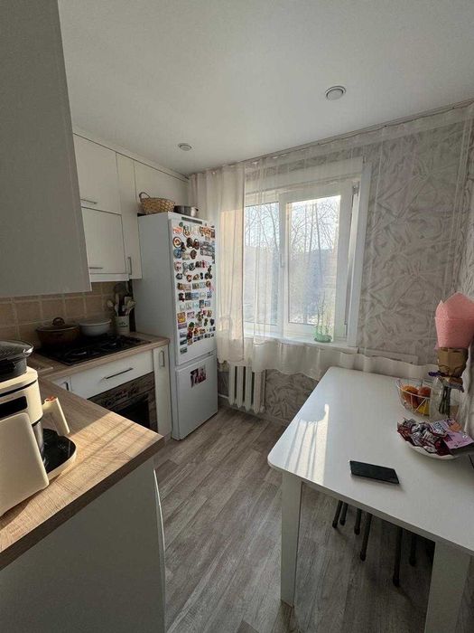 Продам 2 ком. квартиру. Район УЮТ.