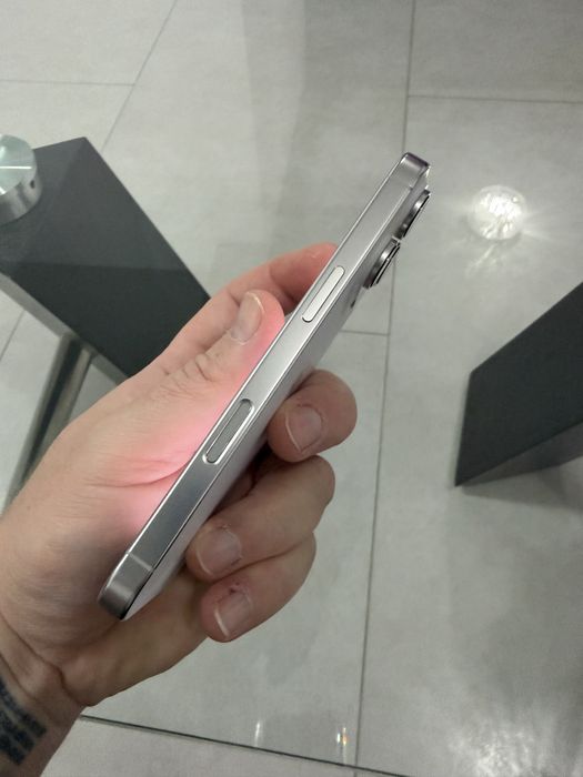 iPhone 16 Pro white titanium 128Gb • ca NOU • baterie 95% •