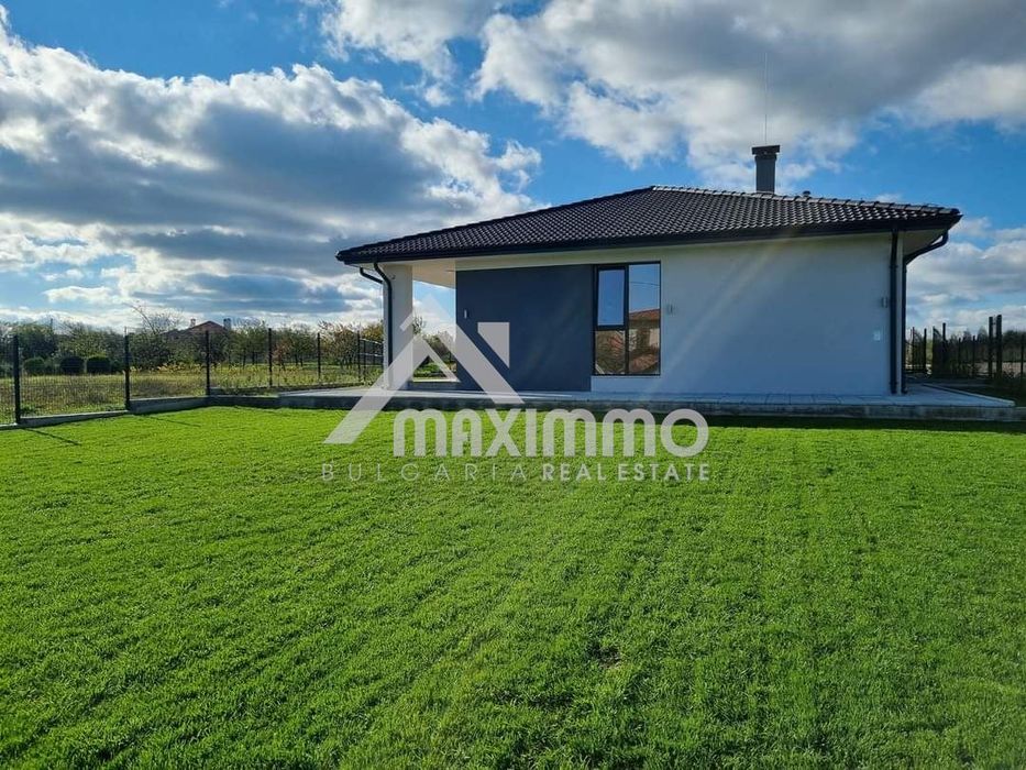 Продава се Къща в с. Баново, Област Варна - 210 кв.м за 1405 €/кв.м - Снимка #1