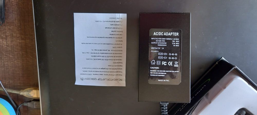 Încărcător universal laptop. Priza 220v sau priza auto.  Diverse  ieșiri.  Out 12 sau 24 v. Nou.