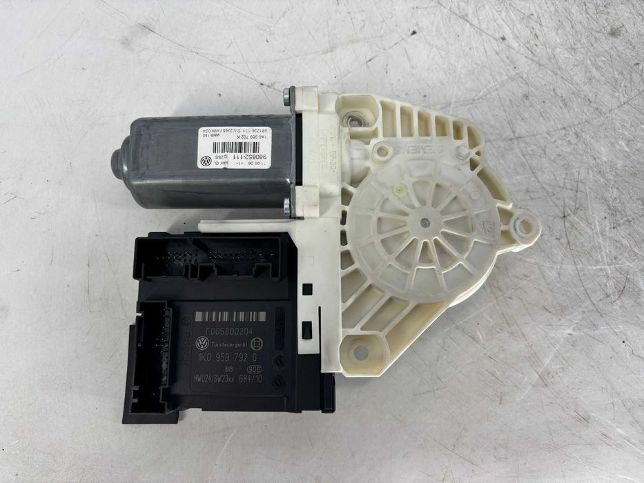 Motoras geam stanga fata Volkswagen Passat B6