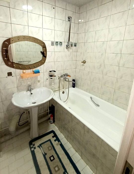 Фархадский, Чиланзар 23 сдается квартира 3/3/4, кирпич 77 серия