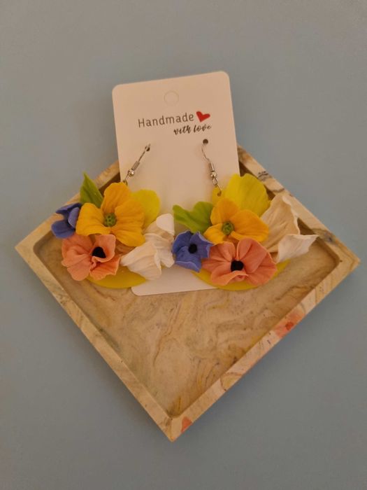 Bijuterii lucrate manual