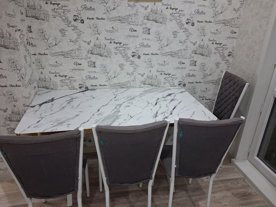 Продам стол с стульями 6 шт