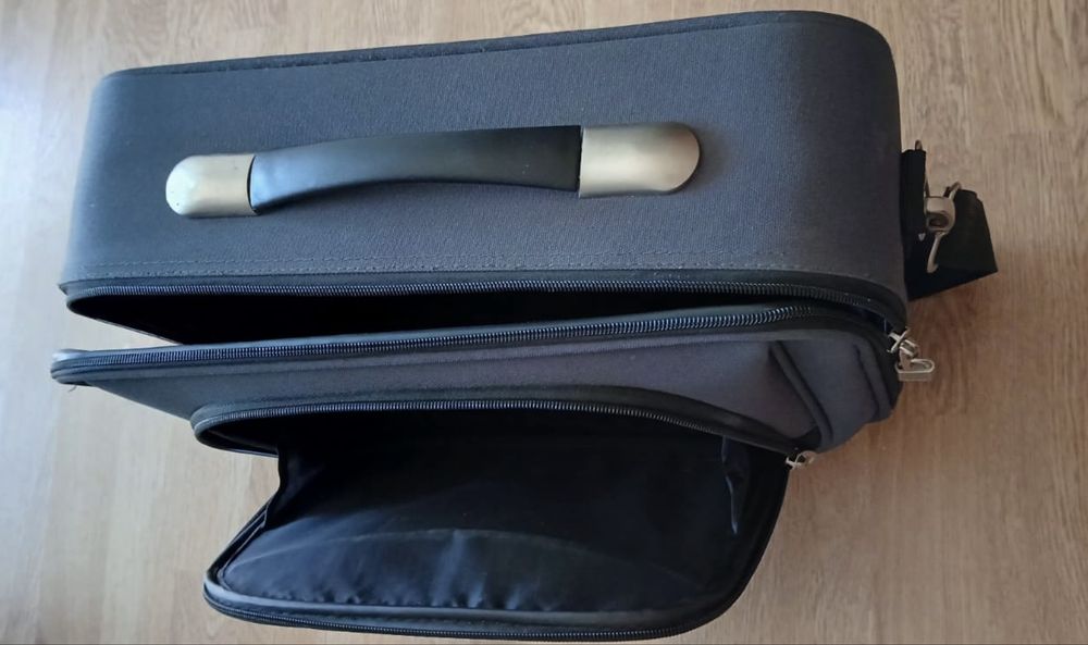 Geanta pentru călătorie(voiaj) tip valiza