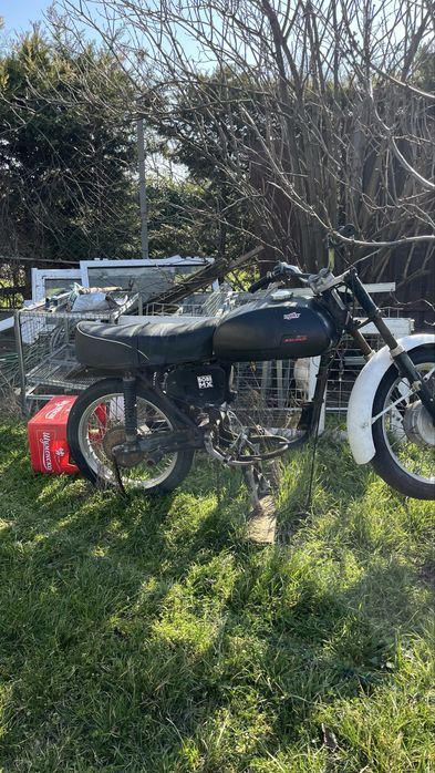 Продава се ЧЗ 350 2Т за части  имам всичко от него