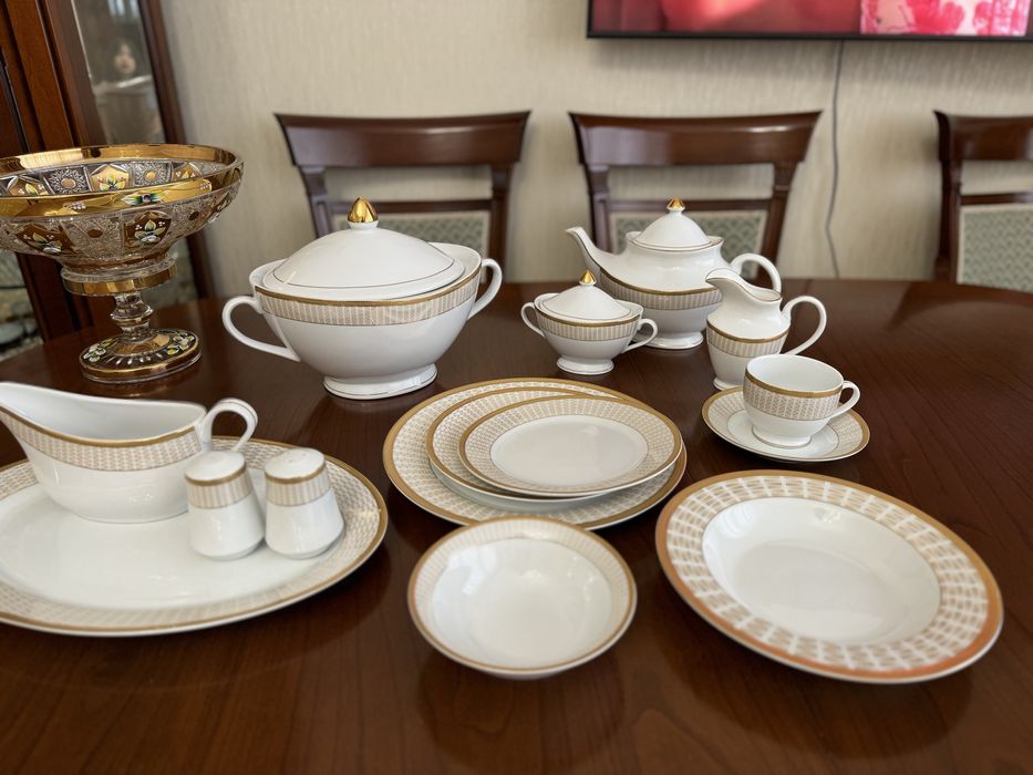 Японский сервиз на 12 персон.
