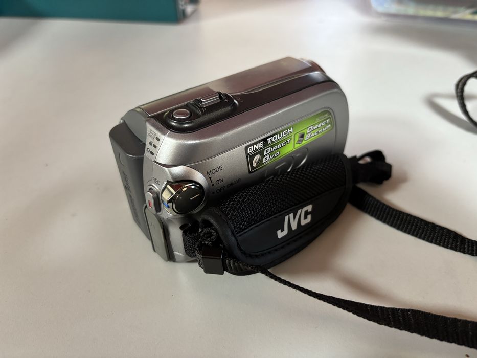 Видеокамера JVC Everio GZ-MG142E