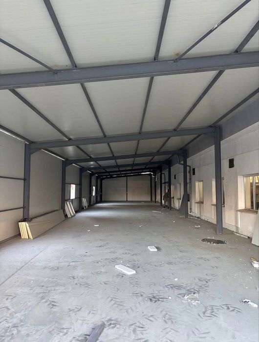 Vând hală metalică 8 m lățime cu 20 m cu patru la streașină acoperită cu tablă