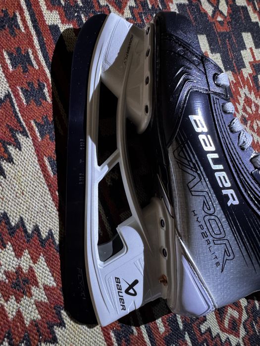 Хакейни кънки Bauer Vapor HYP2RLITE