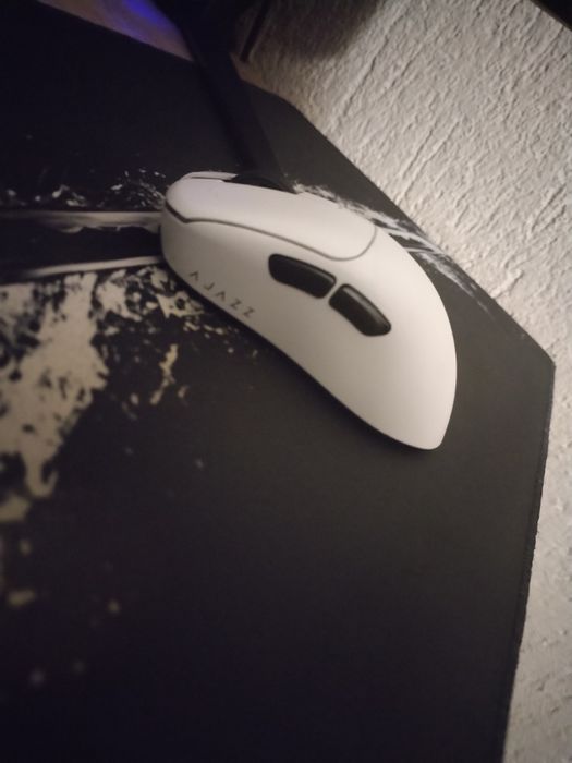 Геймърски компютър със монитор, и периферия. . .