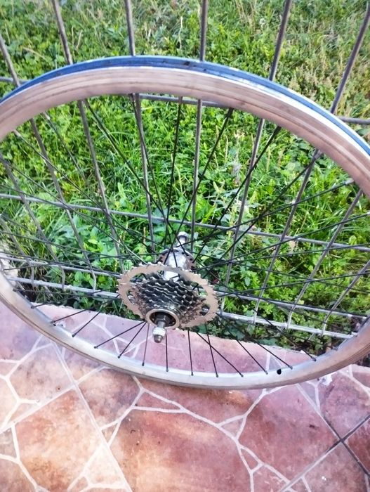 Vând roata de bicicleta 26 R și furcă 27.5 și 28