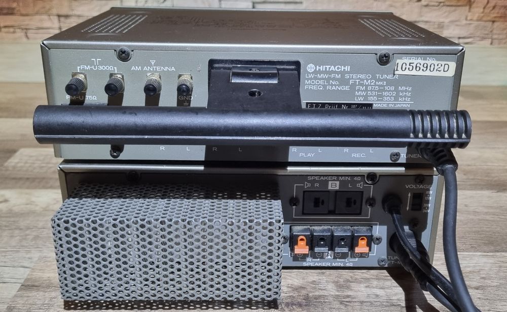 стерео комплект Hitachi HA-M2 (усилвател) и FT-M2 (тунер).