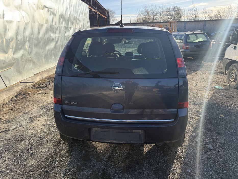 Опел мерива 1.7 дизел 2008 Г само на части