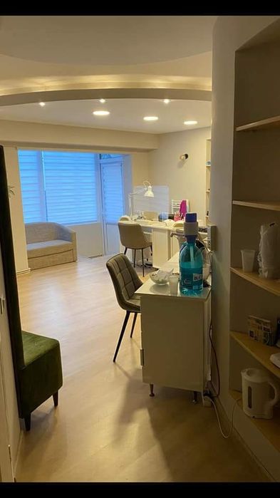 Inchiriez,(vand)spațiu comercial