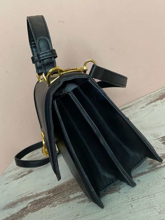 Малка кожена чанта