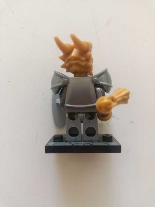 Лего минифигурка  Dragonborn Paladin
