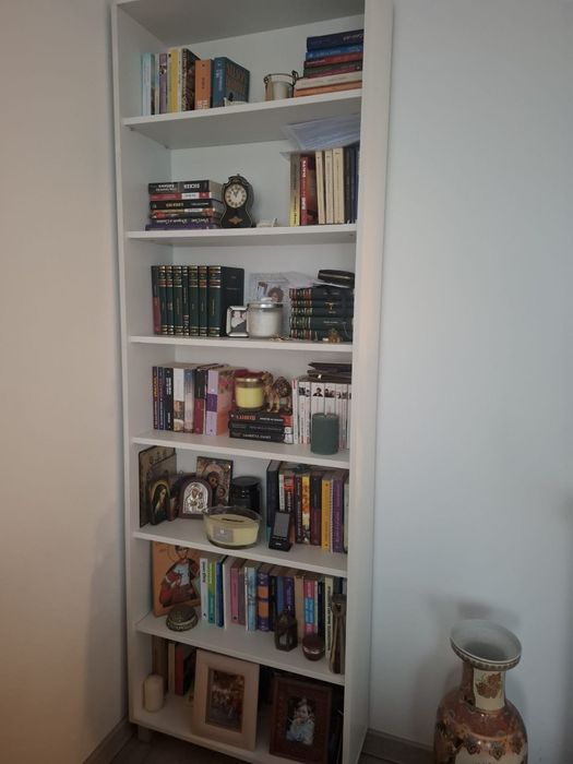 Mobila gen biblioteca