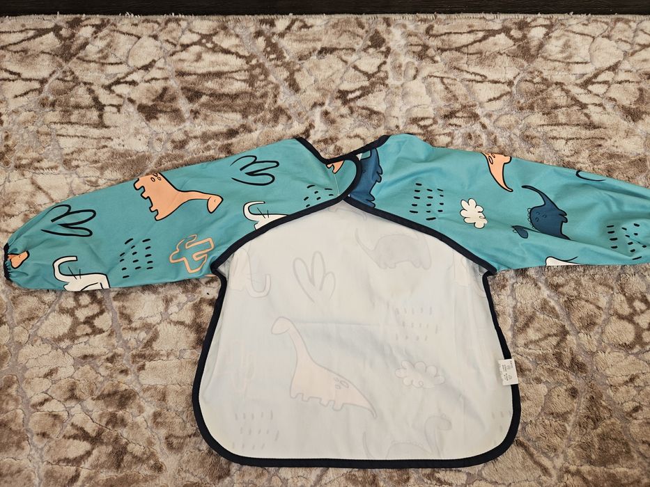 Bolalar uchun ovqatlantiradigan fartukcha