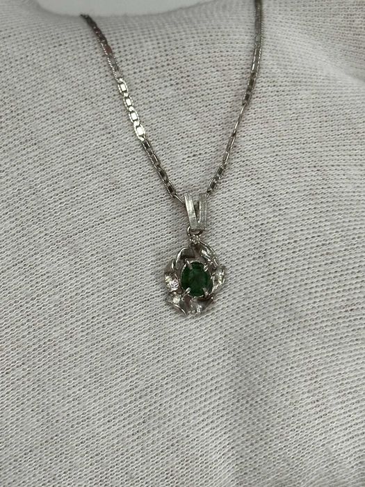 LANT + PANDANTIV AUR alb 18K + Smarald = 0.50CT + 1 Diamant - 3.8g. !