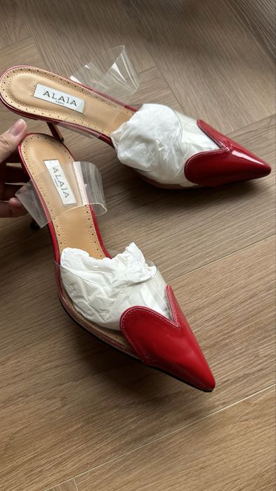 Босоножки с сердечками на носке