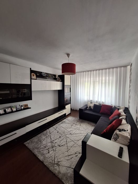 Inchiriez apartament cu 3 camere -Decebal Oradea