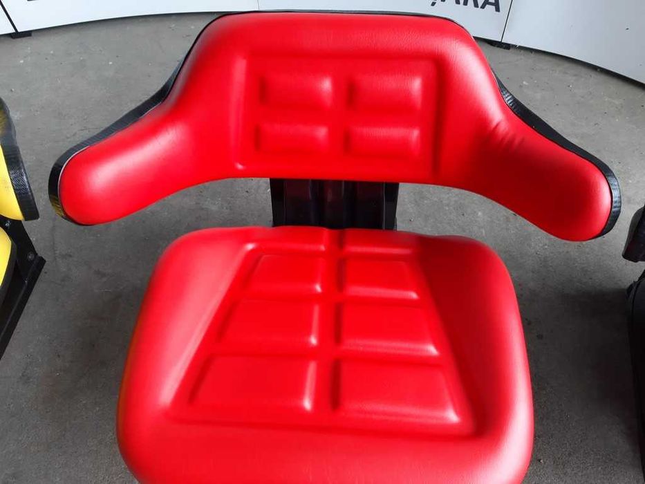 Scaun Rosu de tractor universal livrare rapida