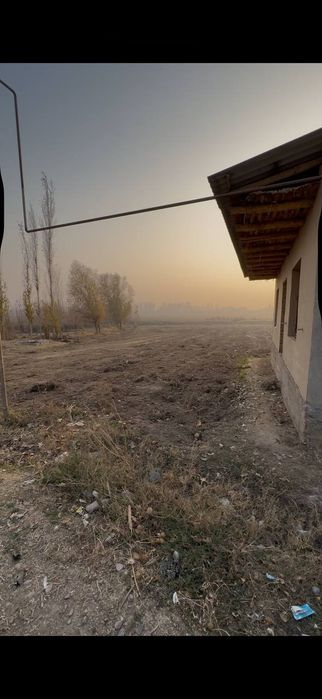 Arzonga uy yer sotiladi