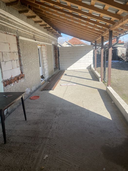 De vanzare o casa la tara
