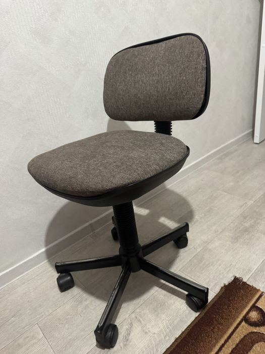 Продам офисные стулья