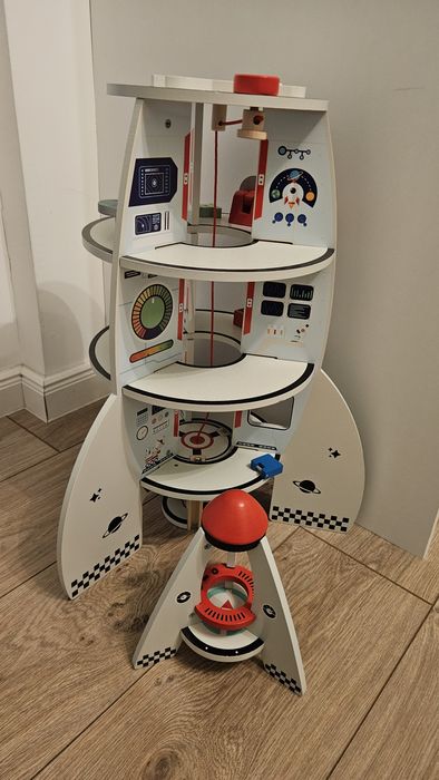 Космически кораб детска дървена играчка
Детска дървена играчка