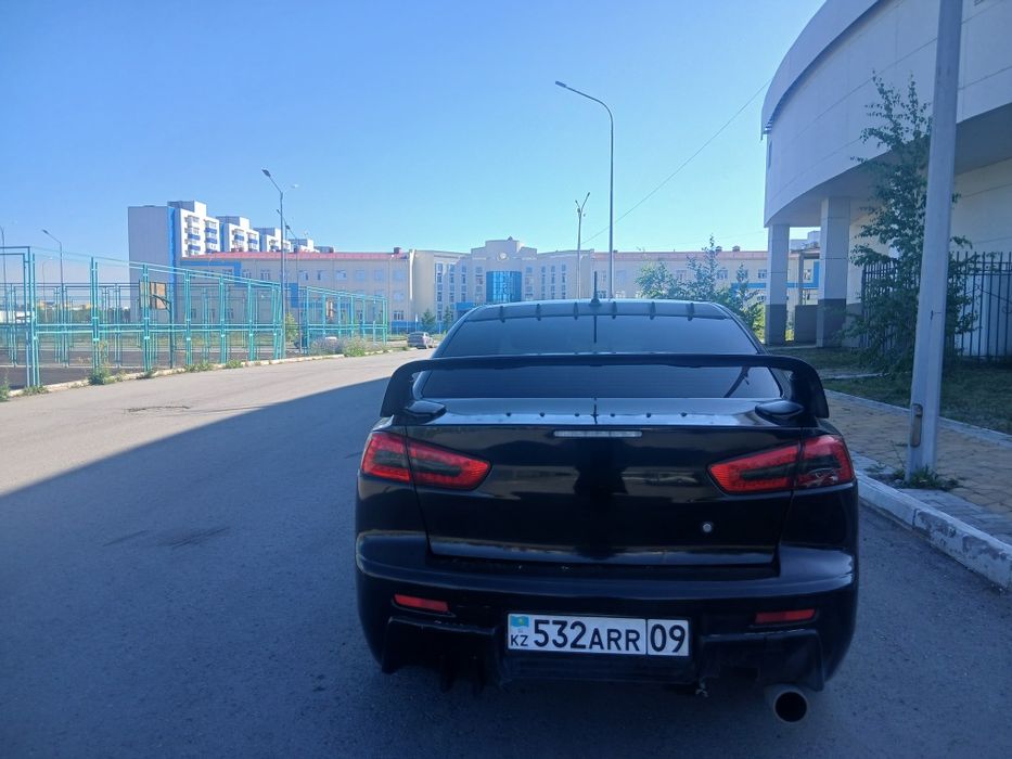 Митсубиси Лансер