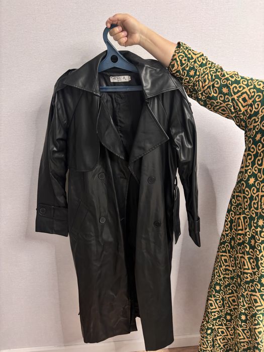 Кожаный тренч черного цвета